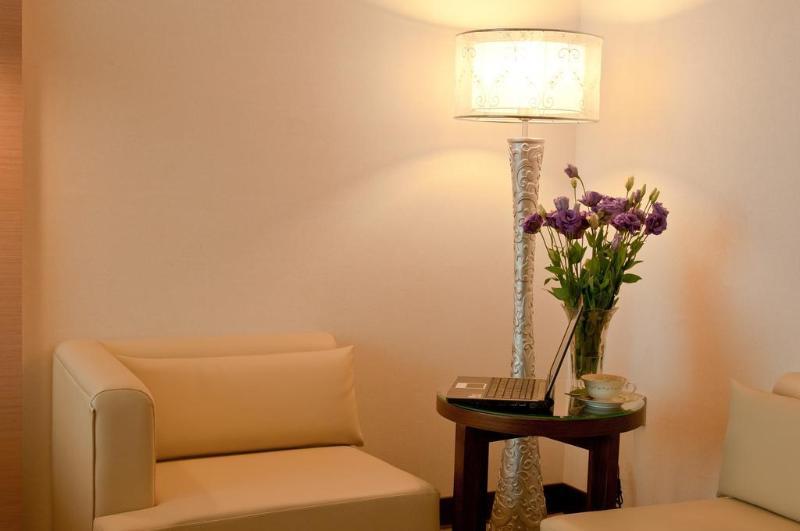 Ever Delightful Business Hotel Цзяи Экстерьер фото