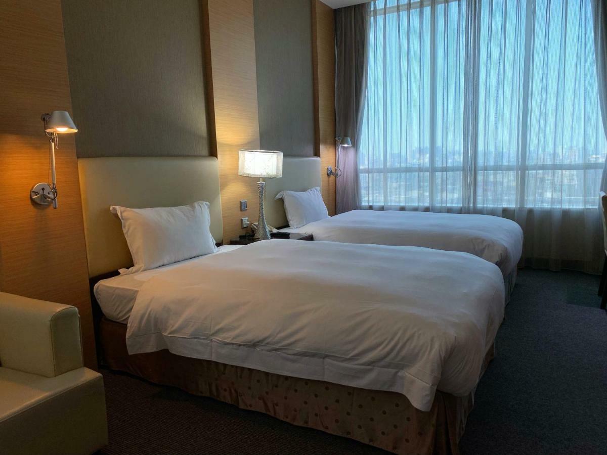 Ever Delightful Business Hotel Цзяи Экстерьер фото
