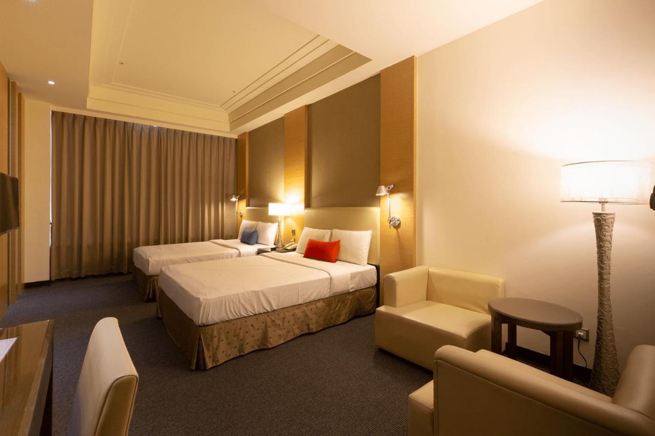 Ever Delightful Business Hotel Цзяи Экстерьер фото