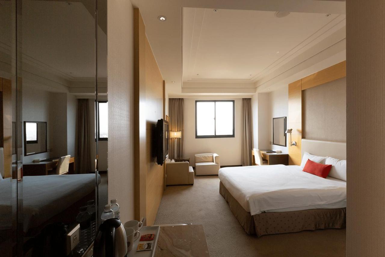 Ever Delightful Business Hotel Цзяи Экстерьер фото