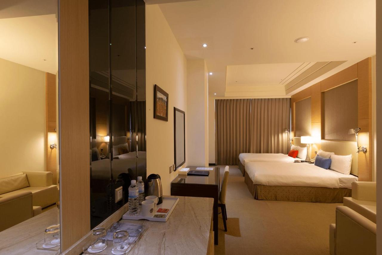 Ever Delightful Business Hotel Цзяи Экстерьер фото