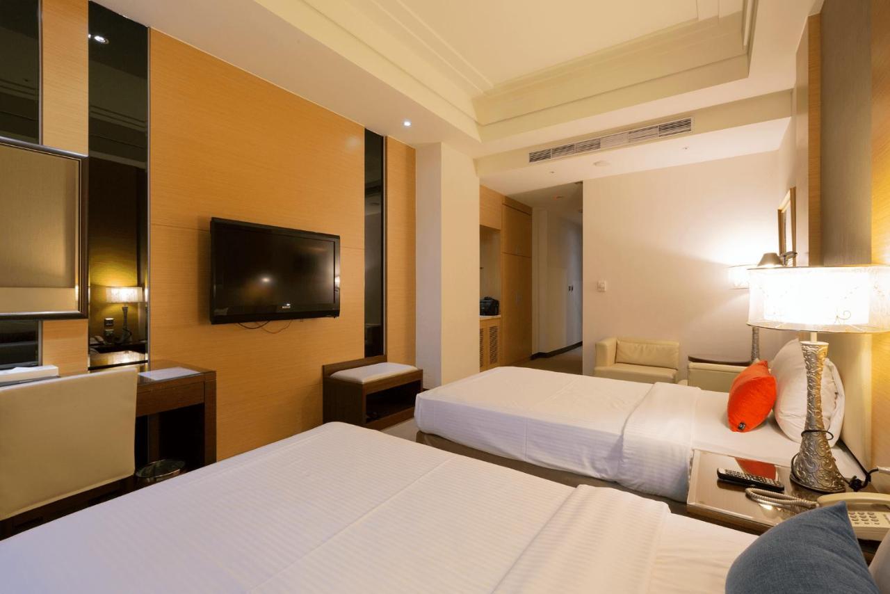 Ever Delightful Business Hotel Цзяи Экстерьер фото