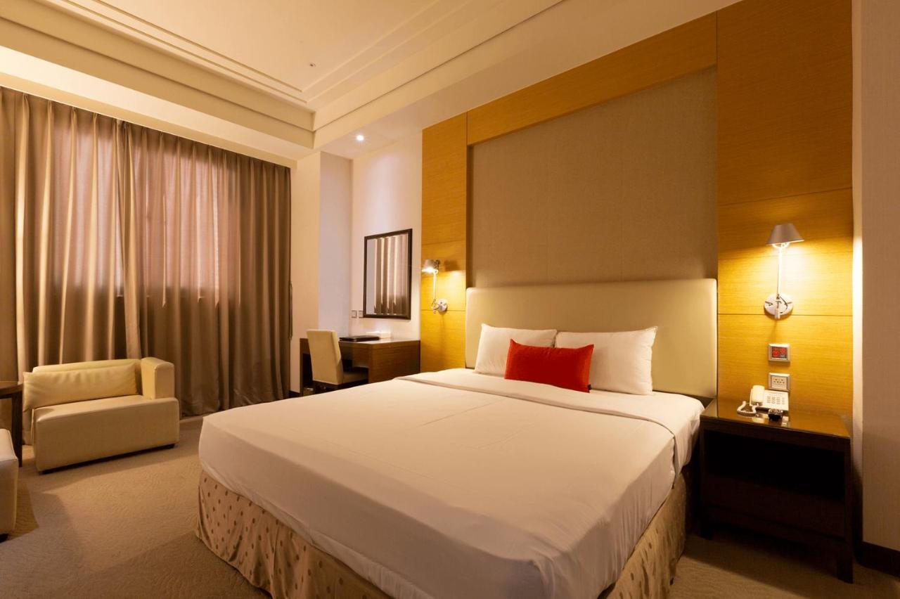 Ever Delightful Business Hotel Цзяи Экстерьер фото
